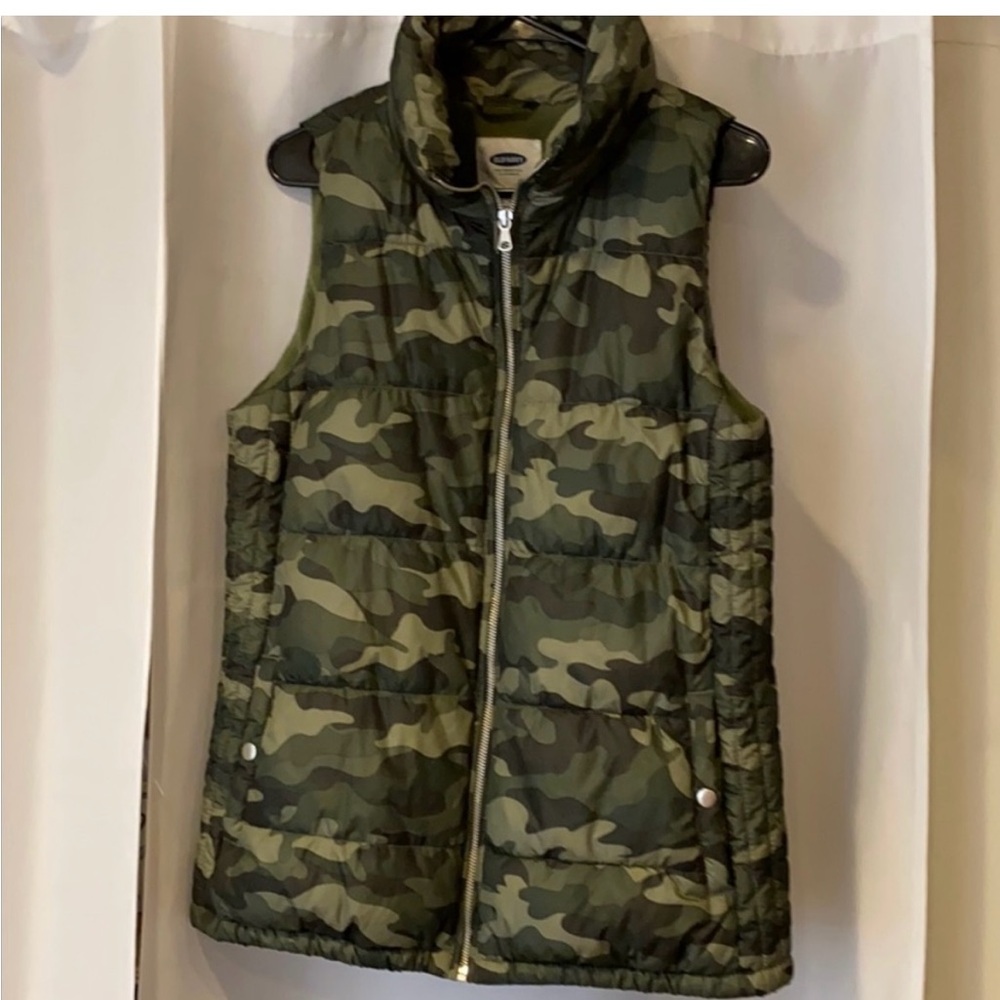 Old Navy Camo Puffer Vest